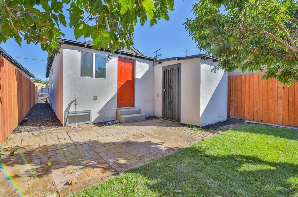 8917 Elm St, Los Angeles CA  90002-1804 exterior