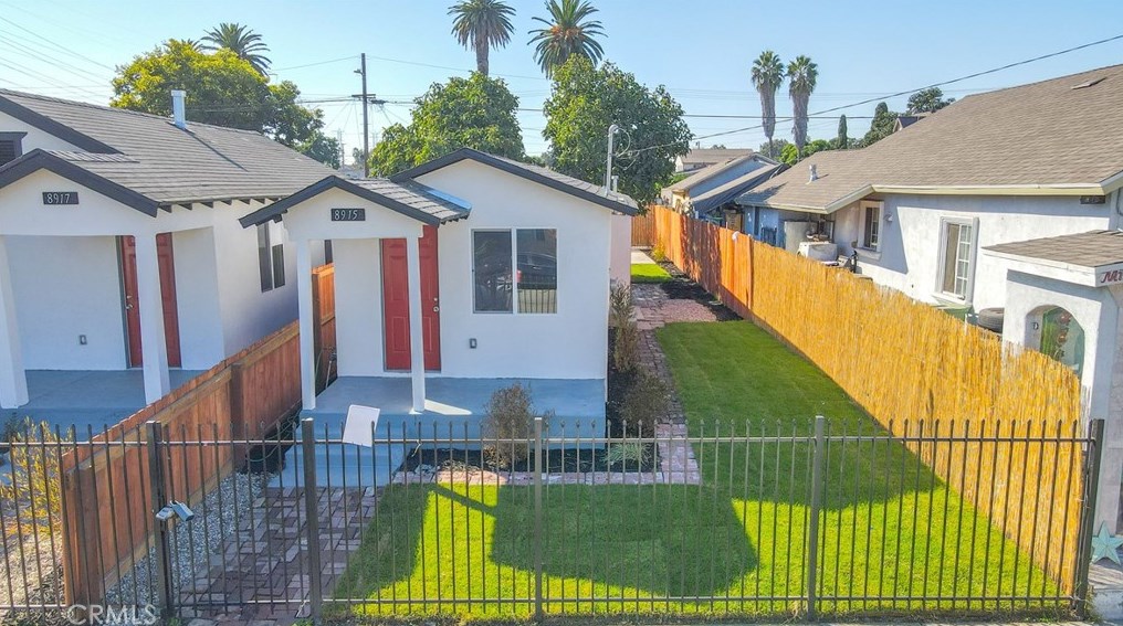 8915 Elm St, Los Angeles CA  90002-1804 exterior