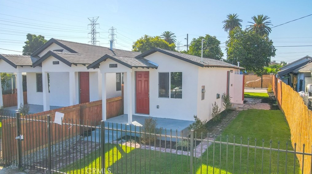 8915 Elm St, Los Angeles CA  90002-1804 exterior