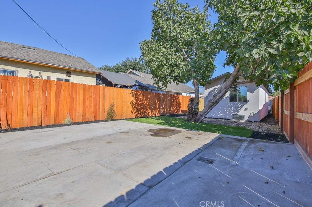 8915 Elm St, Los Angeles CA  90002-1804 exterior