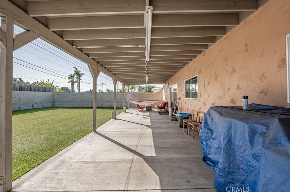 10100 Paloma Ave, Los Angeles CA  90002-3225 exterior