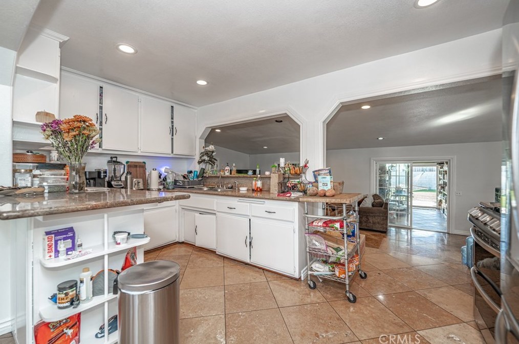 10100 Paloma Ave, Los Angeles CA  90002-3225 exterior
