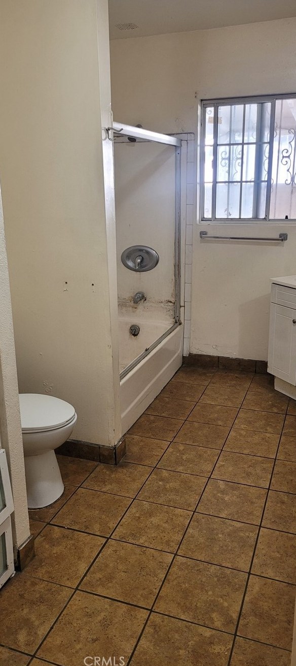 2355 Wilma Ave, Los Angeles CA  90040-3934 exterior