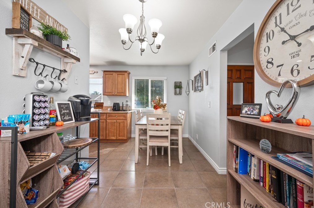 589 Speer Ct, Pomona CA  91766-6143 exterior