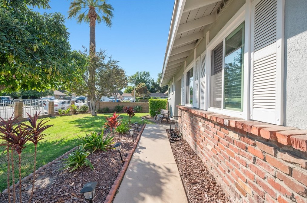 589 Speer Ct, Pomona CA  91766-6143 exterior