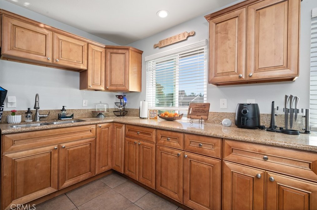 589 Speer Ct, Pomona CA  91766-6143 exterior