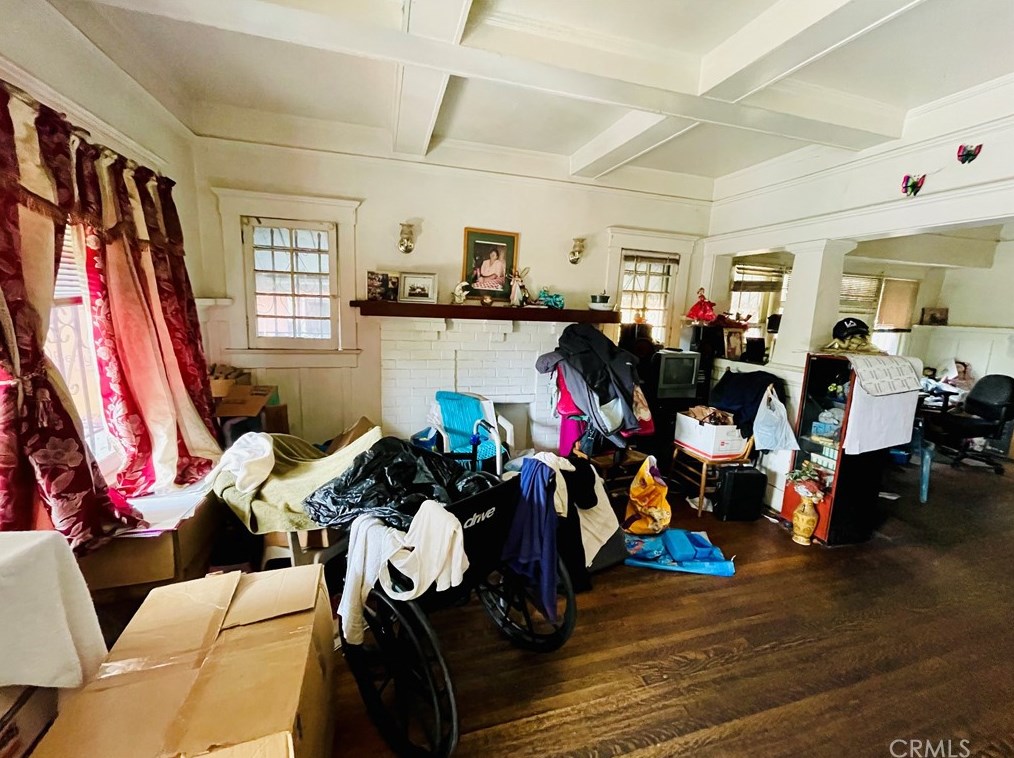 329 60th St, Los Angeles CA  90003-1133 exterior