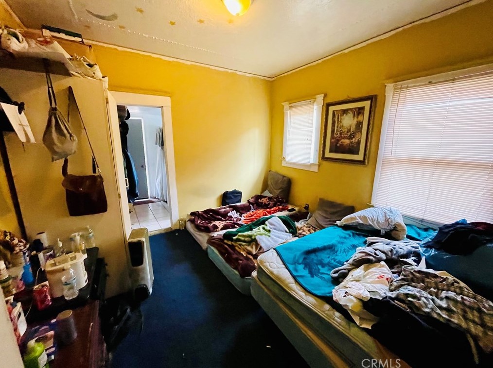 329 60th St, Los Angeles CA  90003-1133 exterior