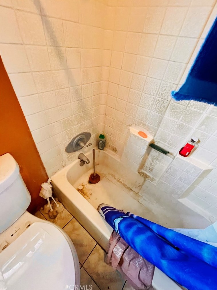 329 60th St, Los Angeles CA  90003-1133 exterior