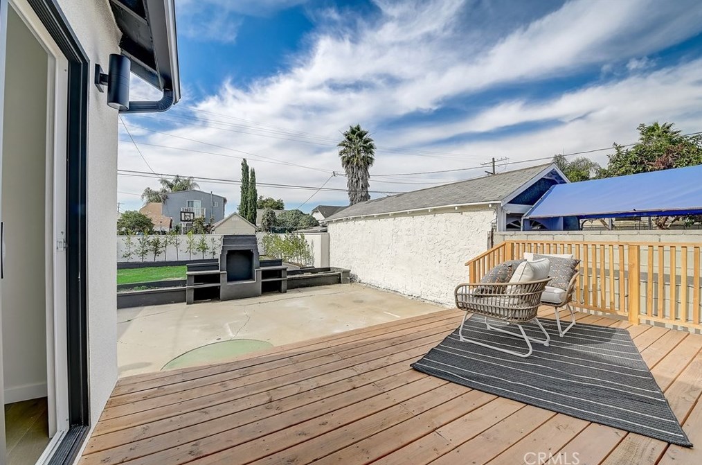 6123 Rimpau Blvd, Los Angeles CA  90043-3728 exterior