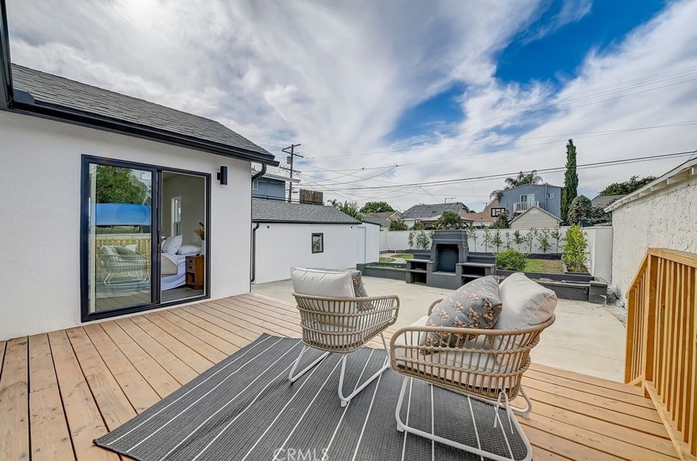 6123 Rimpau Blvd, Los Angeles CA  90043-3728 exterior