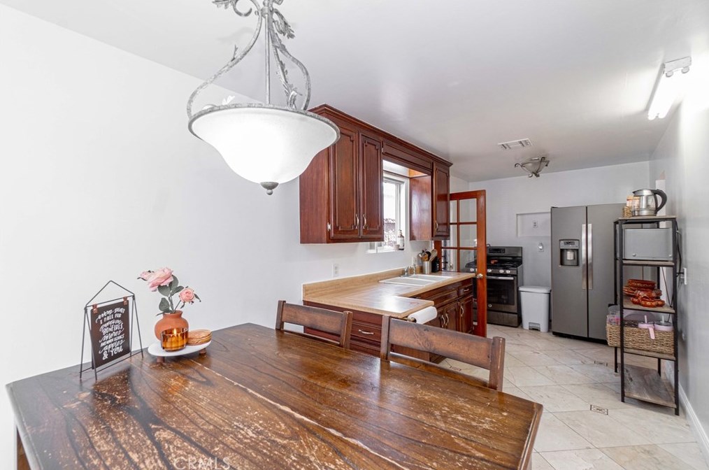 11956 165th St, Norwalk CA  90650-7250 exterior