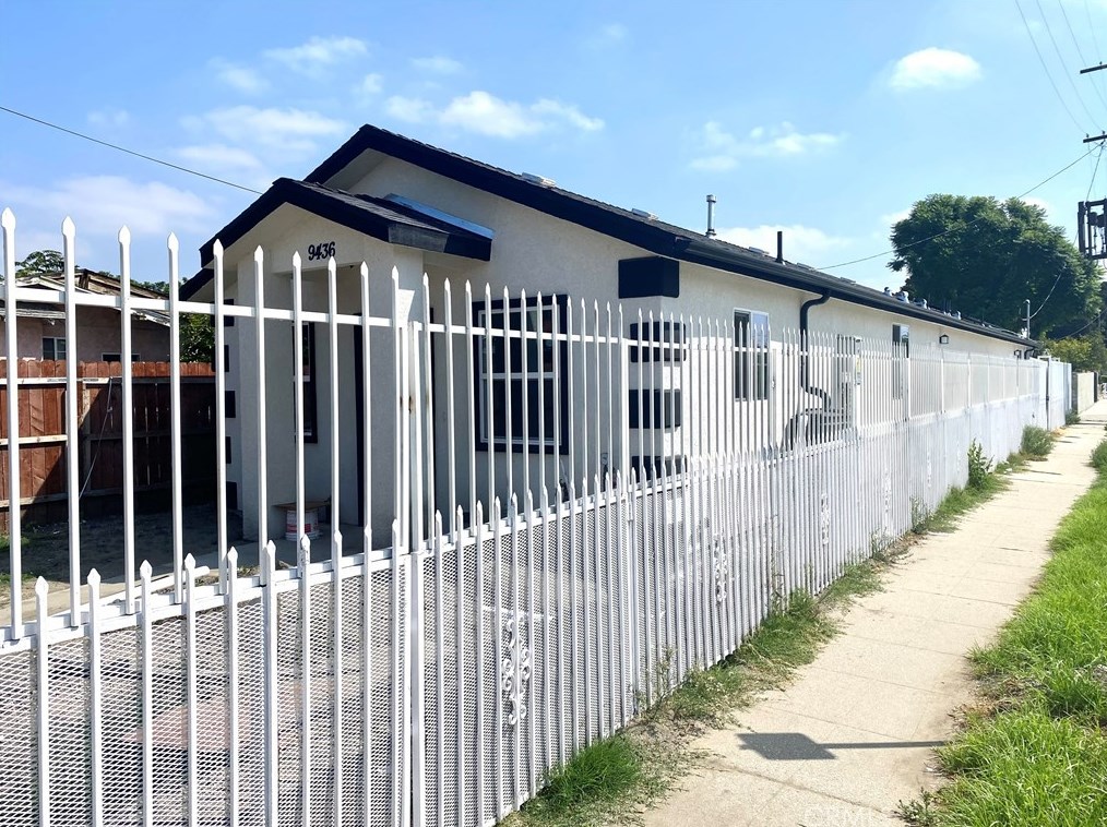 10408 Hickory St, Los Angeles CA  90002-3742 exterior
