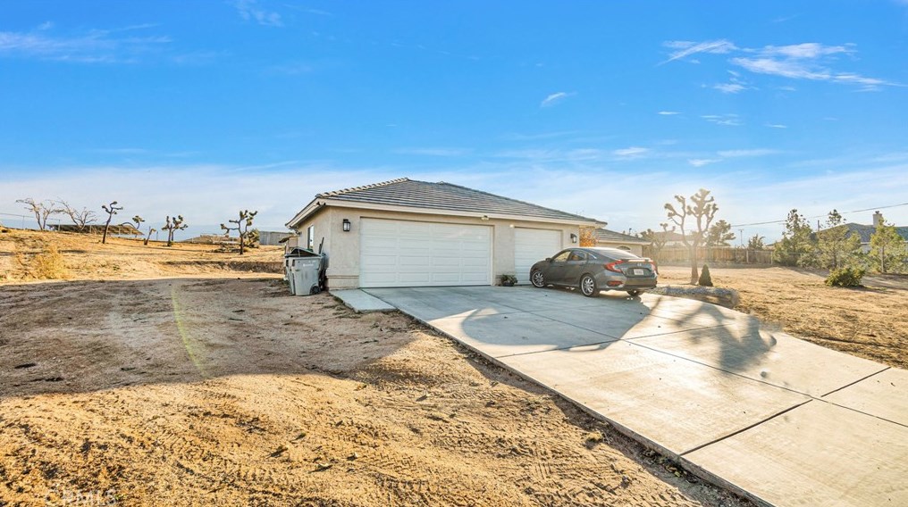 17957 Lilac St, Hesperia CA  92345-5273 exterior