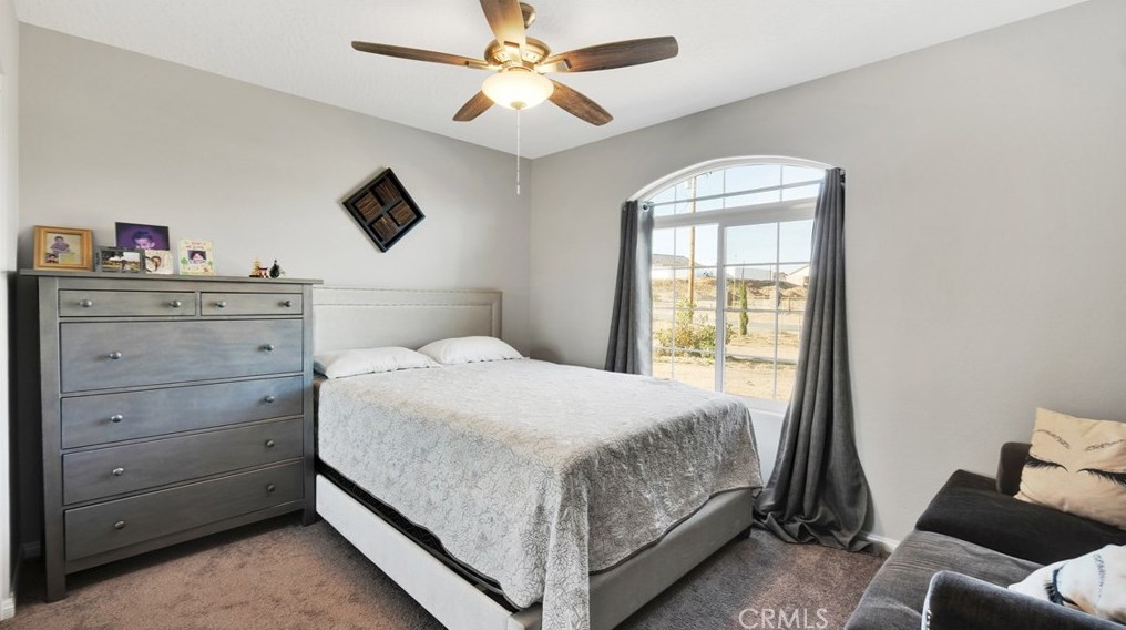 17957 Lilac St, Hesperia CA  92345-5273 exterior