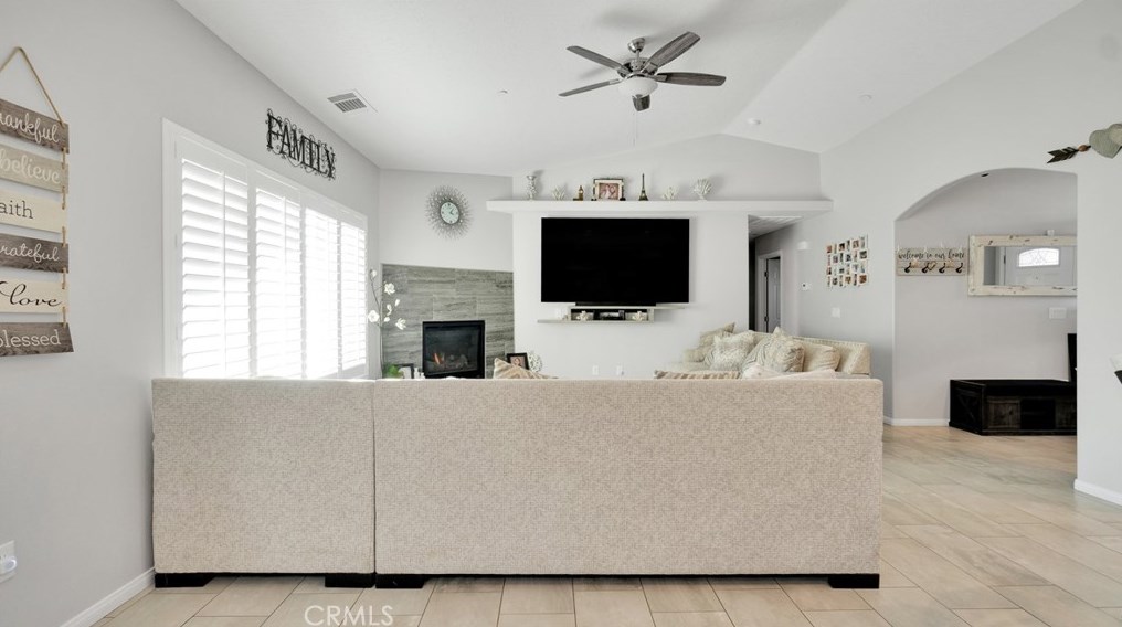 17957 Lilac St, Hesperia CA  92345-5273 exterior