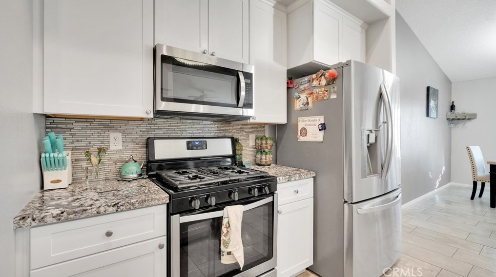 17957 Lilac St, Hesperia CA  92345-5273 exterior