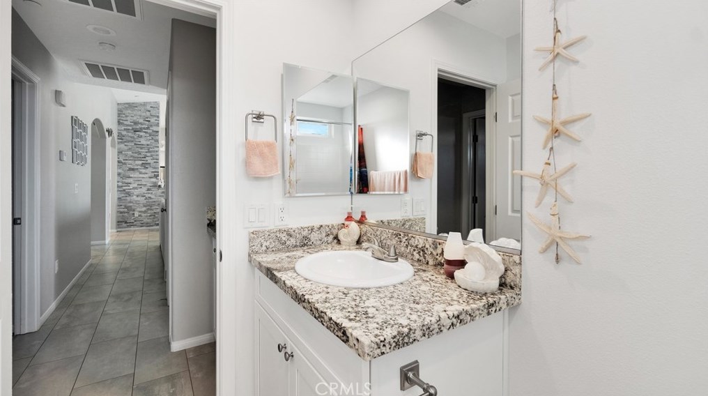 17957 Lilac St, Hesperia CA  92345-5273 exterior