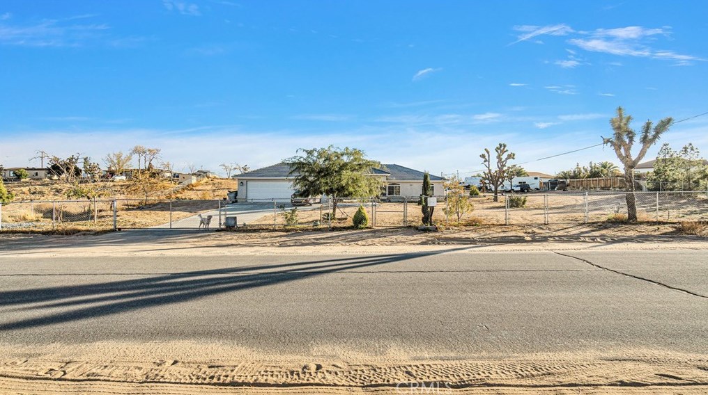 17957 Lilac St, Hesperia CA  92345-5273 exterior