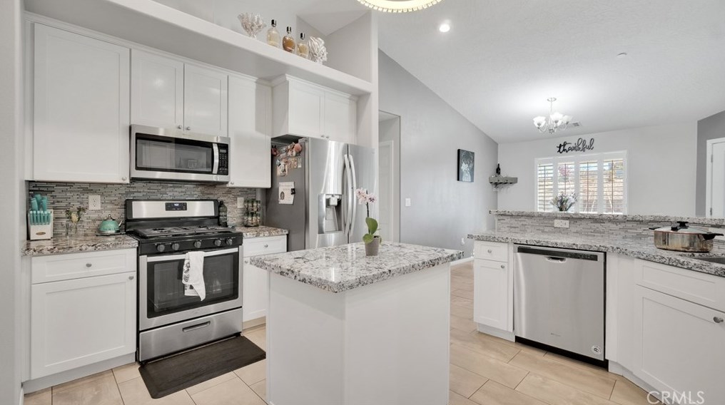 17957 Lilac St, Hesperia CA  92345-5273 exterior