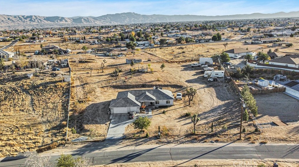 17957 Lilac St, Hesperia CA  92345-5273 exterior