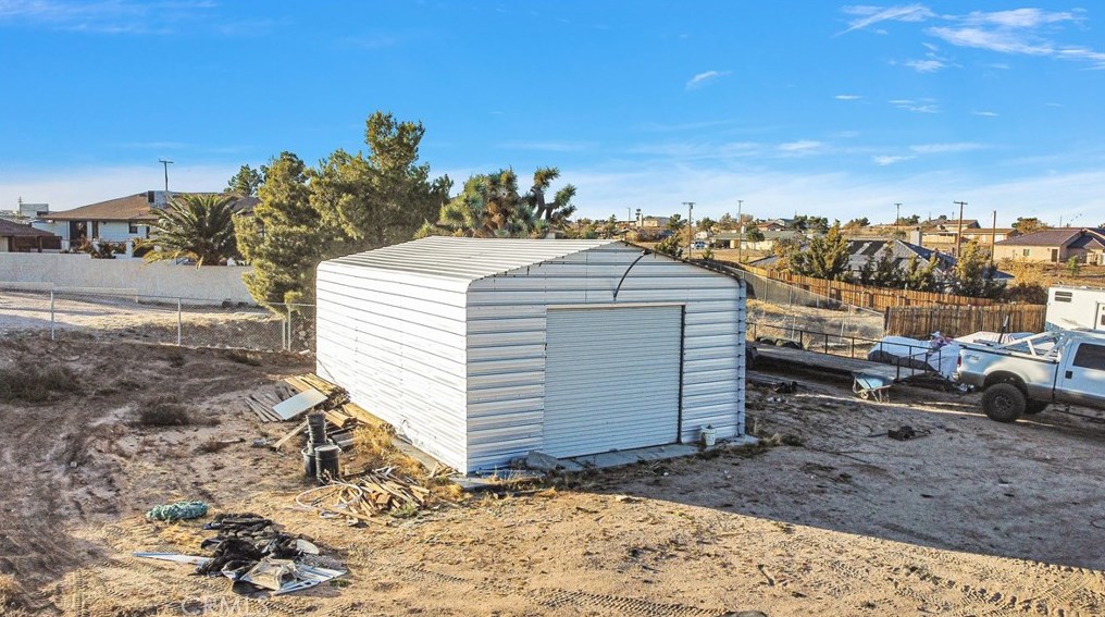 17957 Lilac St, Hesperia CA  92345-5273 exterior