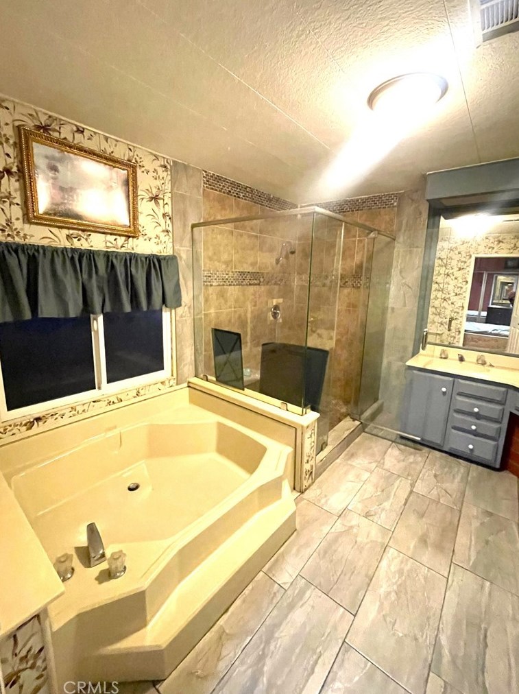 2601 Victoria St, Compton CA  90220-6016 exterior