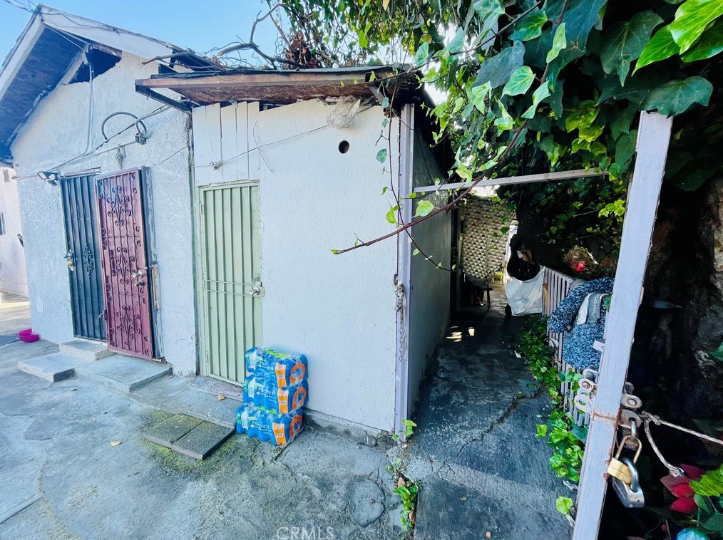 8510 Fir Ave, Los Angeles CA  90001-4125 exterior