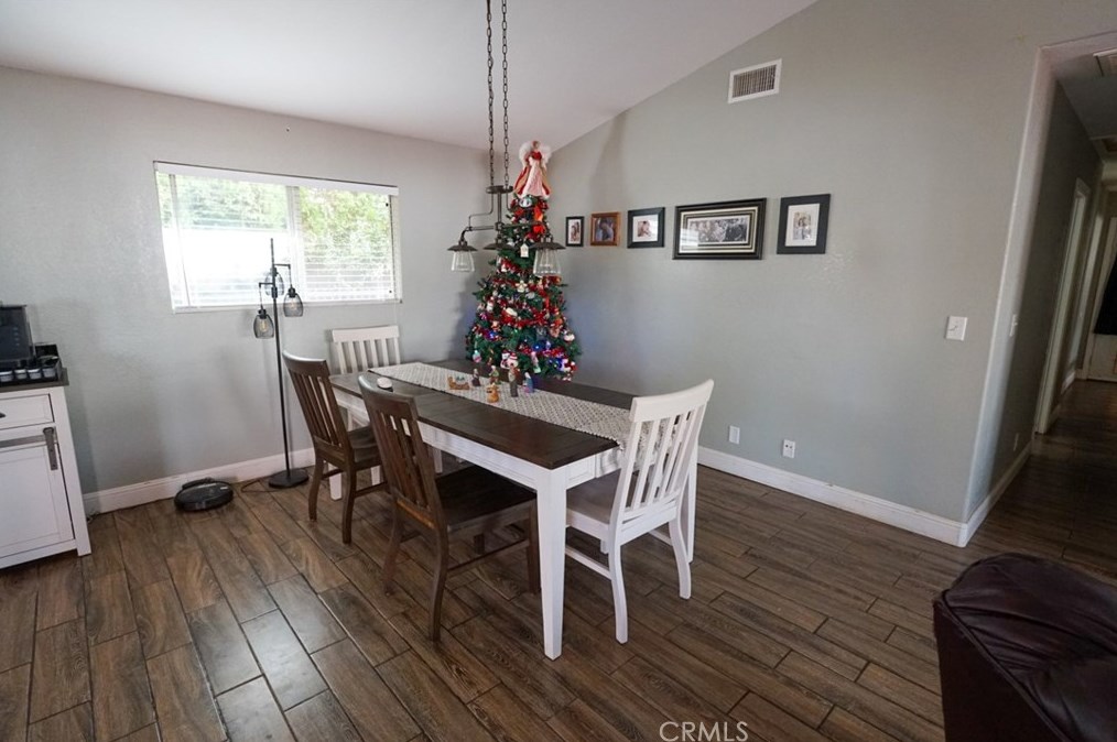 21353 Maple St, Wildomar CA  92595-9772 exterior