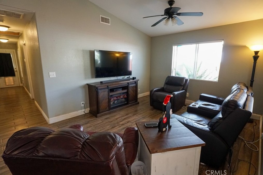 21353 Maple St, Wildomar CA  92595-9772 exterior
