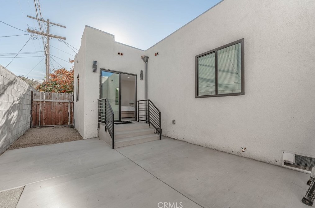 1838 Clyde Ave, Los Angeles CA  90019-5001 exterior