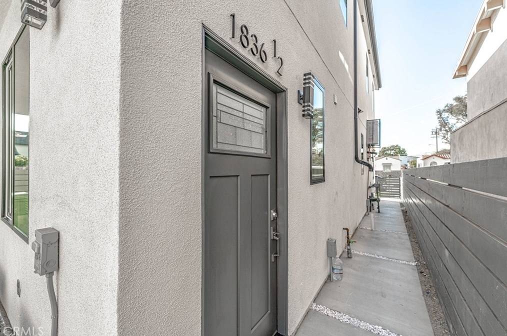 1838 Clyde Ave, Los Angeles CA  90019-5001 exterior