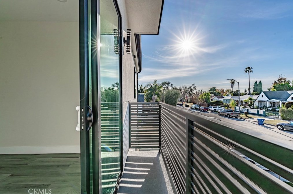 1838 Clyde Ave, Los Angeles CA  90019-5001 exterior