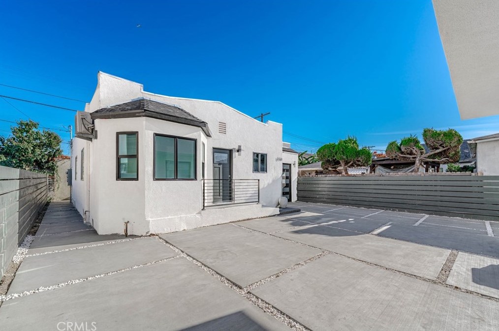 1838 Clyde Ave, Los Angeles CA  90019-5001 exterior