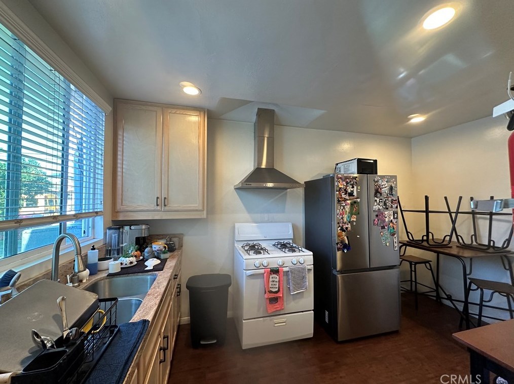 701 Bradshawe Ave, Los Angeles CA  90022-3405 exterior