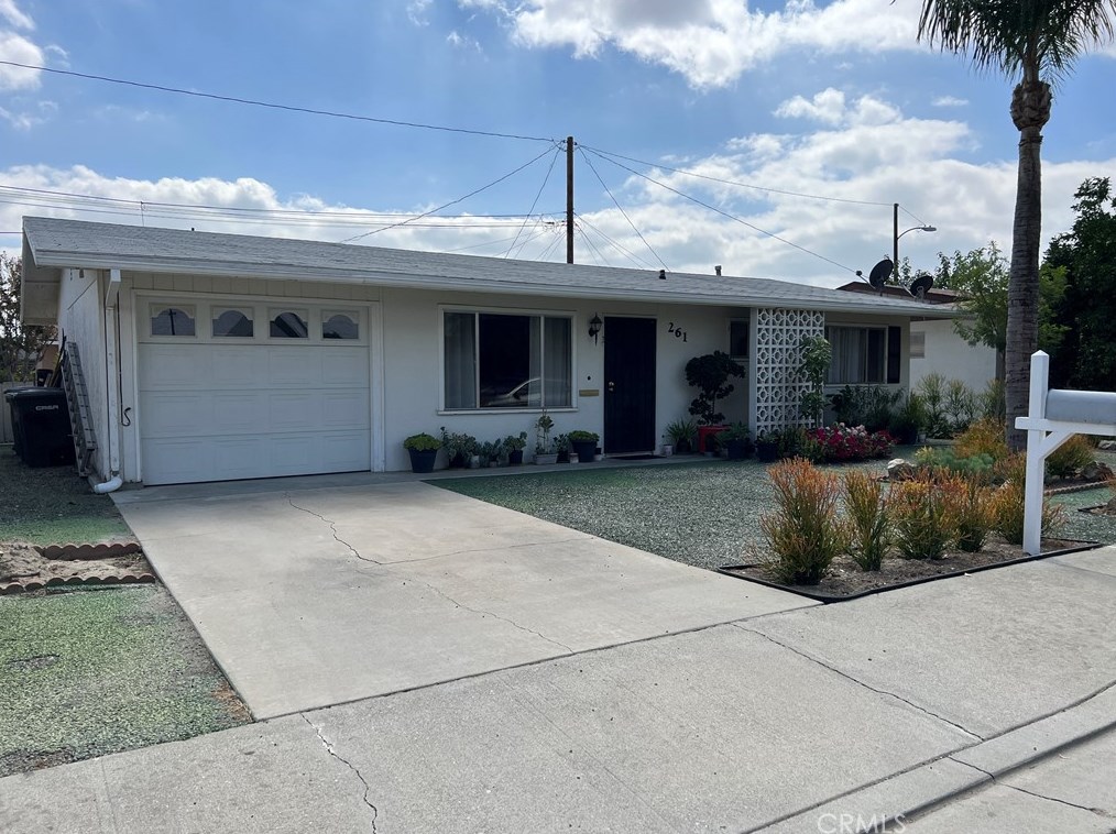 261 Vivian Ln, Hemet CA  92543-5934 exterior