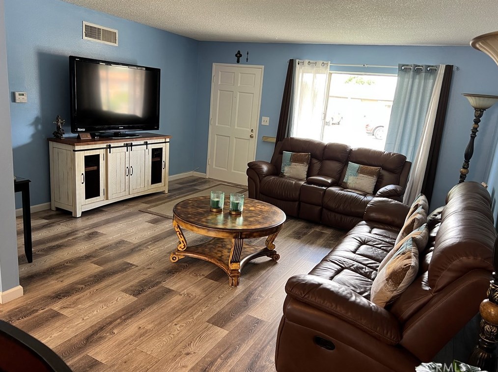 261 Vivian Ln, Hemet CA  92543-5934 exterior