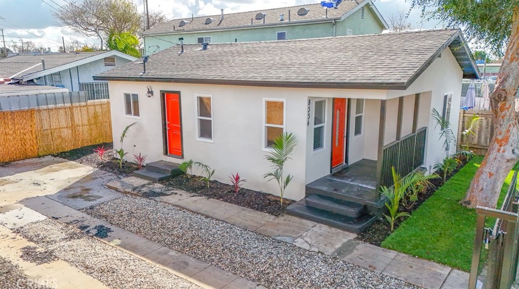 8334 Bell Ave, Los Angeles CA  90001-4021 exterior