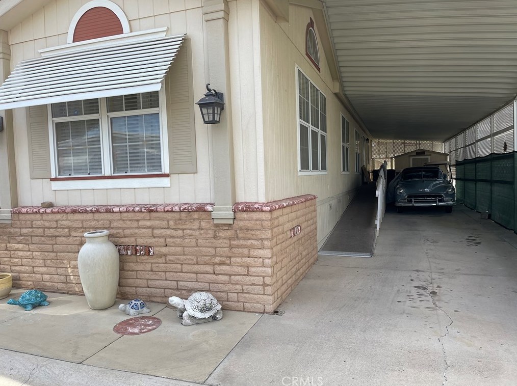 13393 Mariposa Rd, Victorville CA  92395-5309 exterior