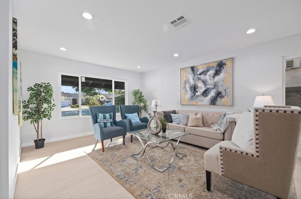 11441 Gonsalves St, Artesia CA  90703-6761 exterior