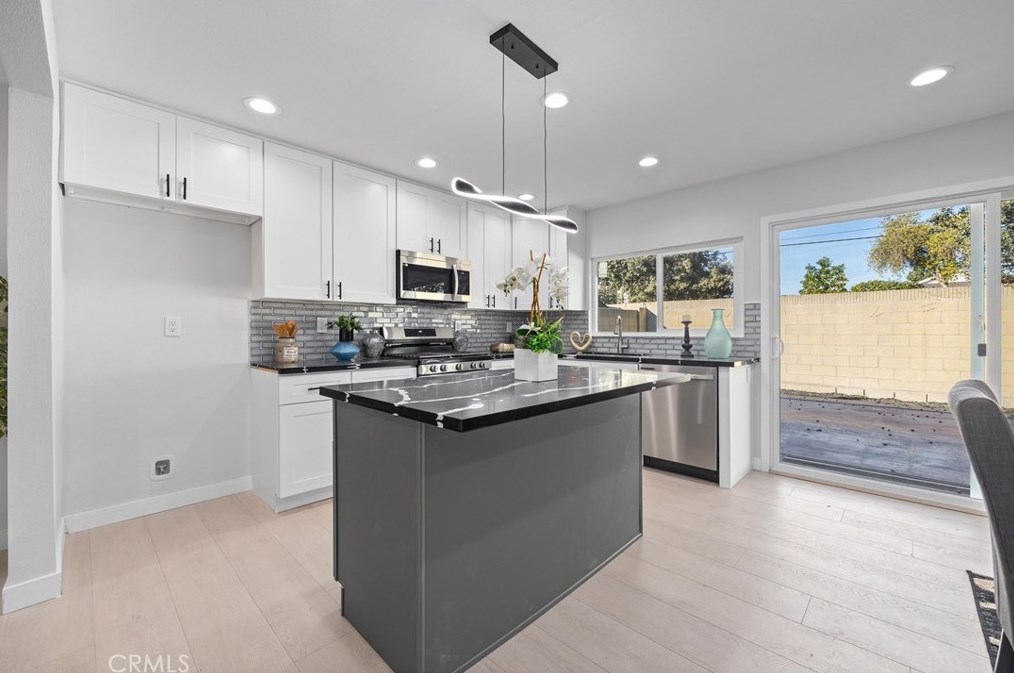 11441 Gonsalves St, Artesia CA  90703-6761 exterior