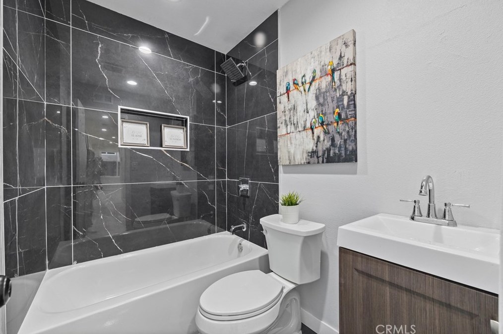 11441 Gonsalves St, Artesia CA  90703-6761 exterior