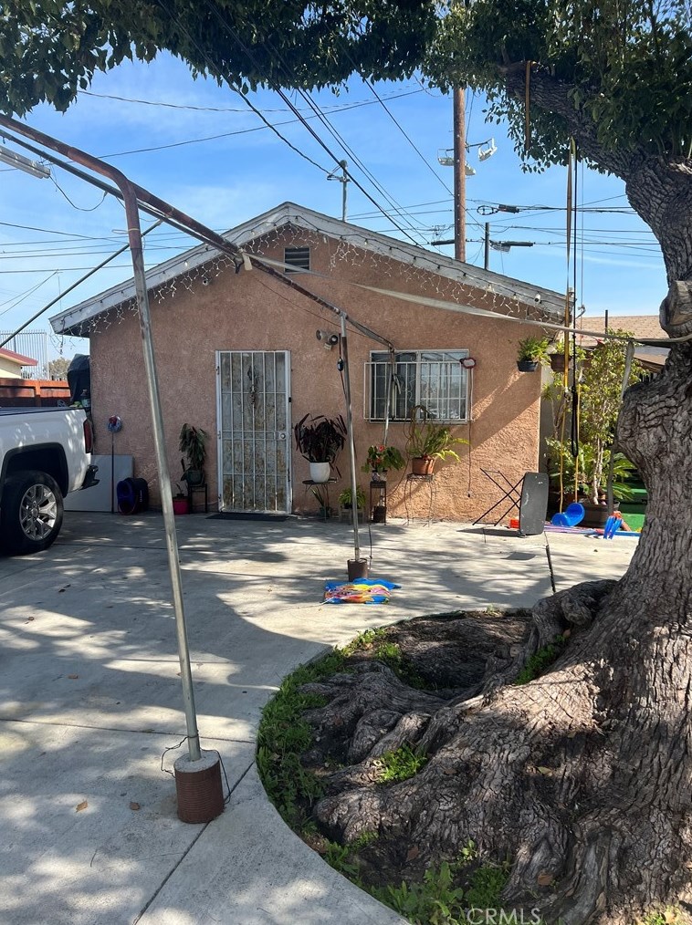 11214 Main St, Los Angeles CA  90061-1919 exterior