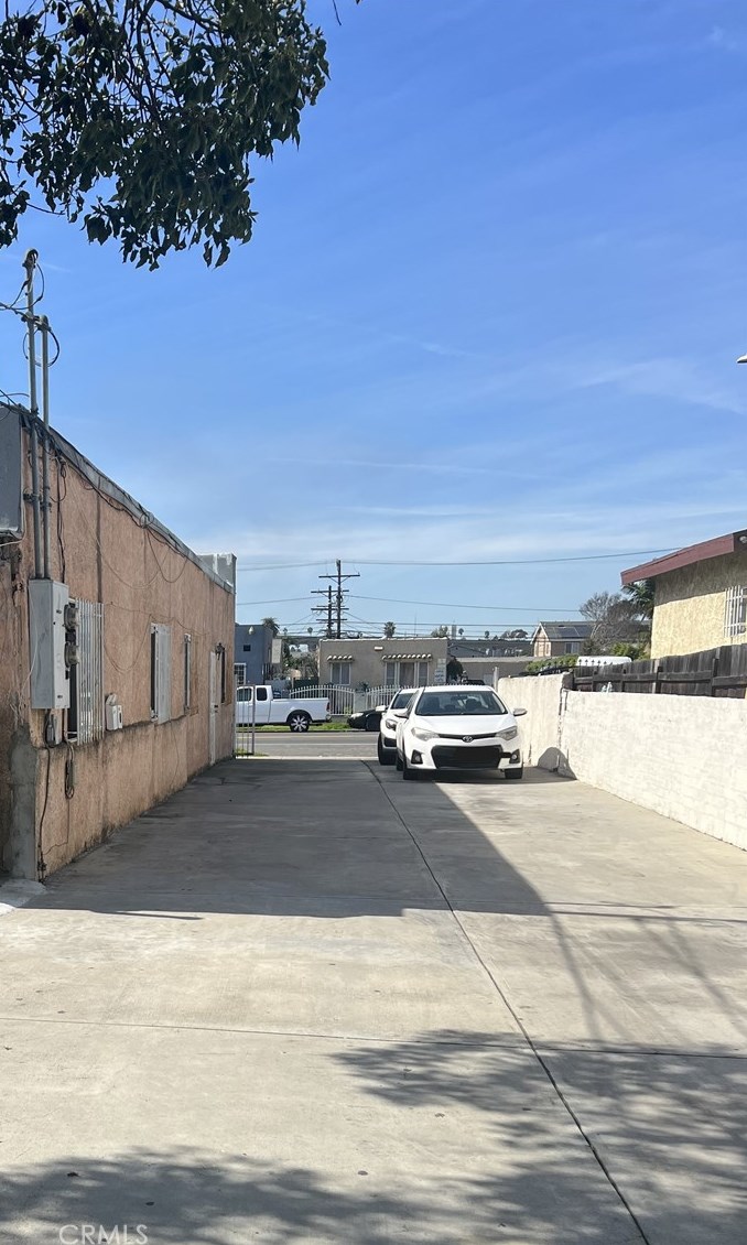 11214 Main St, Los Angeles CA  90061-1919 exterior