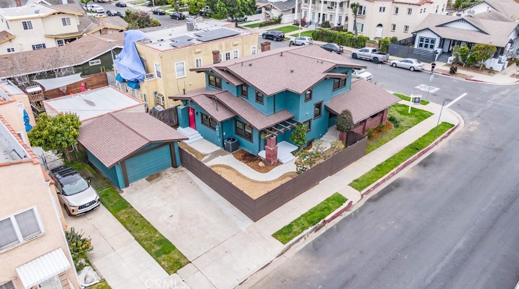 2104 7th Ave, Los Angeles CA  90018-1143 exterior