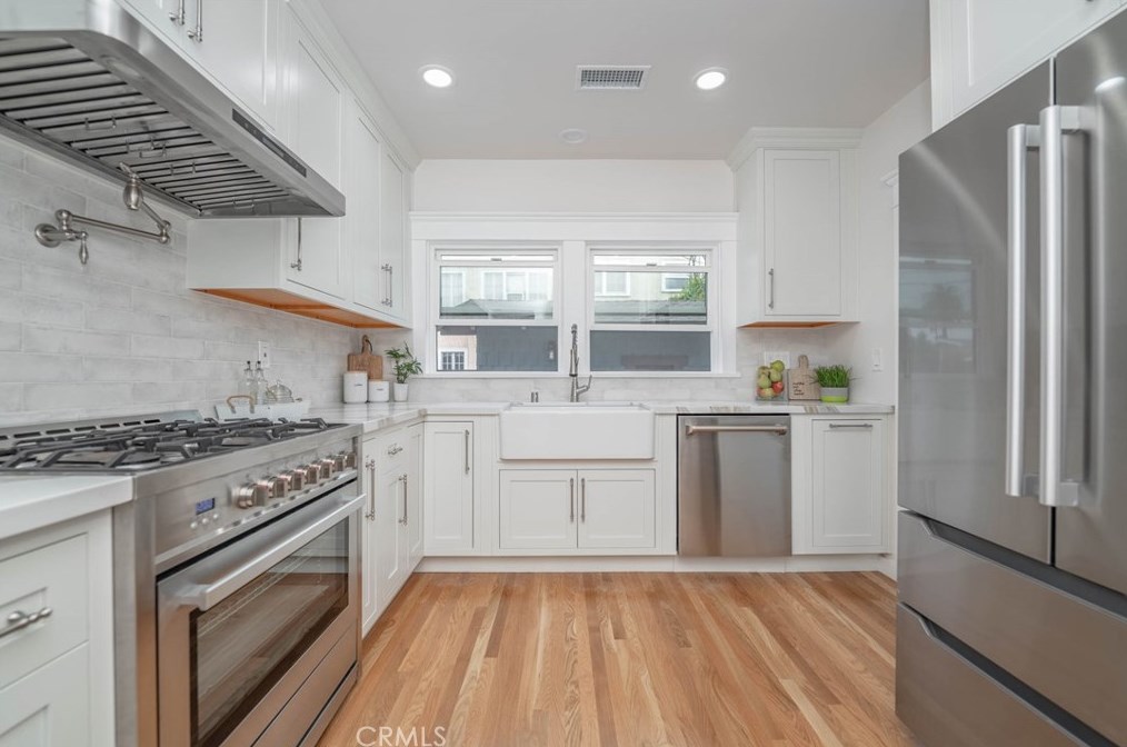 2104 7th Ave, Los Angeles CA  90018-1143 exterior