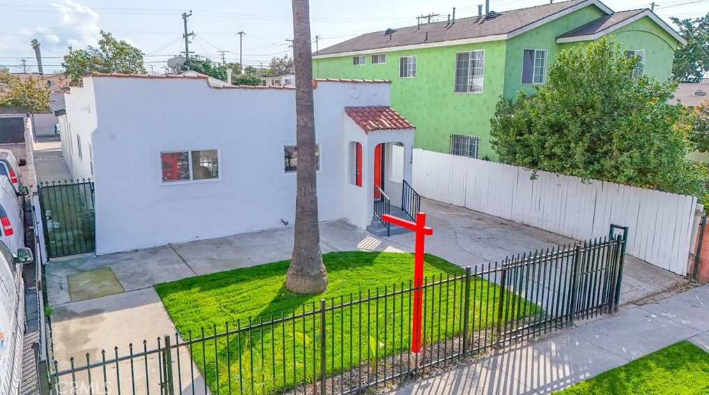 1124 84th Pl, Los Angeles CA  90001-3722 exterior