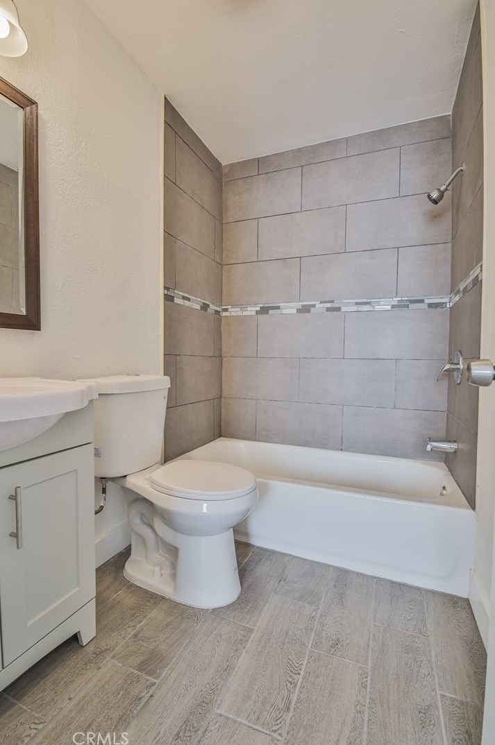 1124 84 Pl, Los Angeles CA  90001-3722 exterior