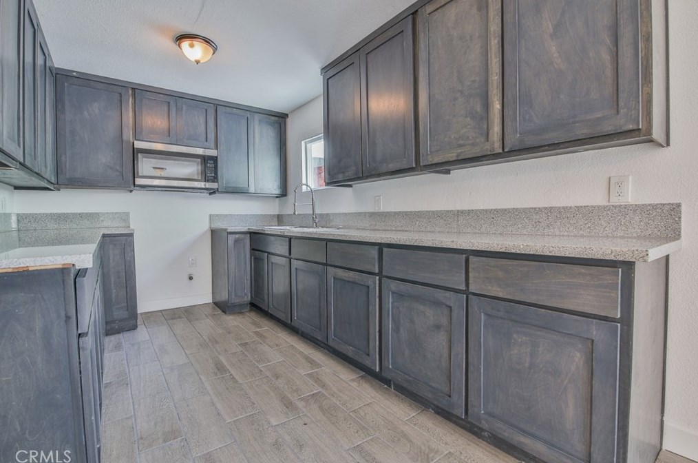 1124 84 Pl, Los Angeles CA  90001-3722 exterior