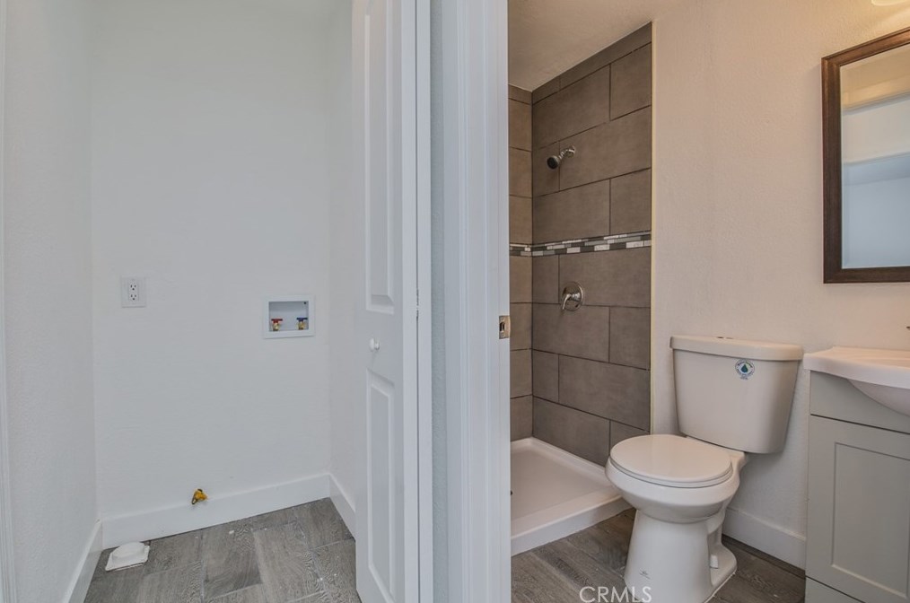 1124 84 Pl, Los Angeles CA  90001-3722 exterior